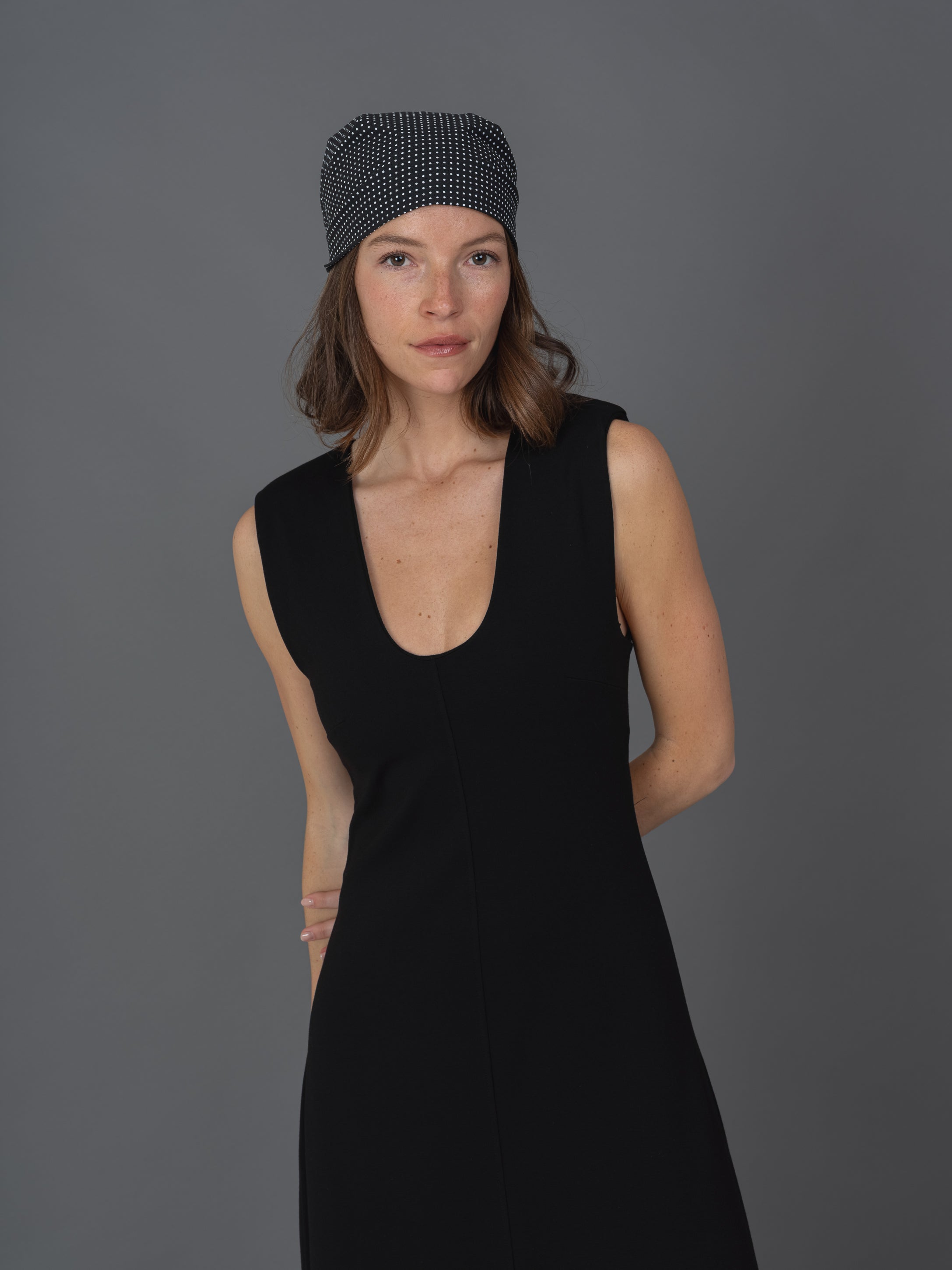 Polka dots scarf black