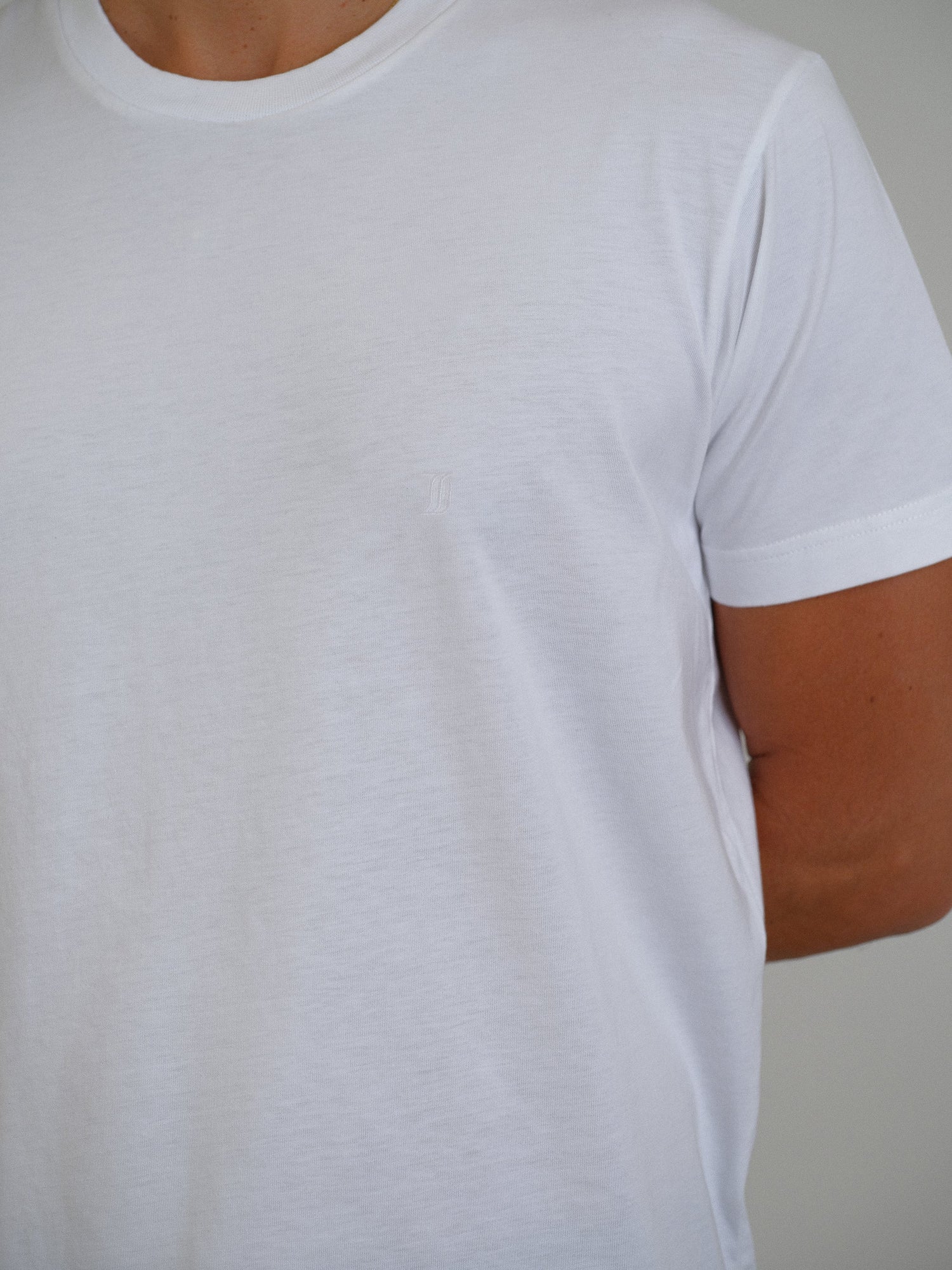 Men T-shirt white