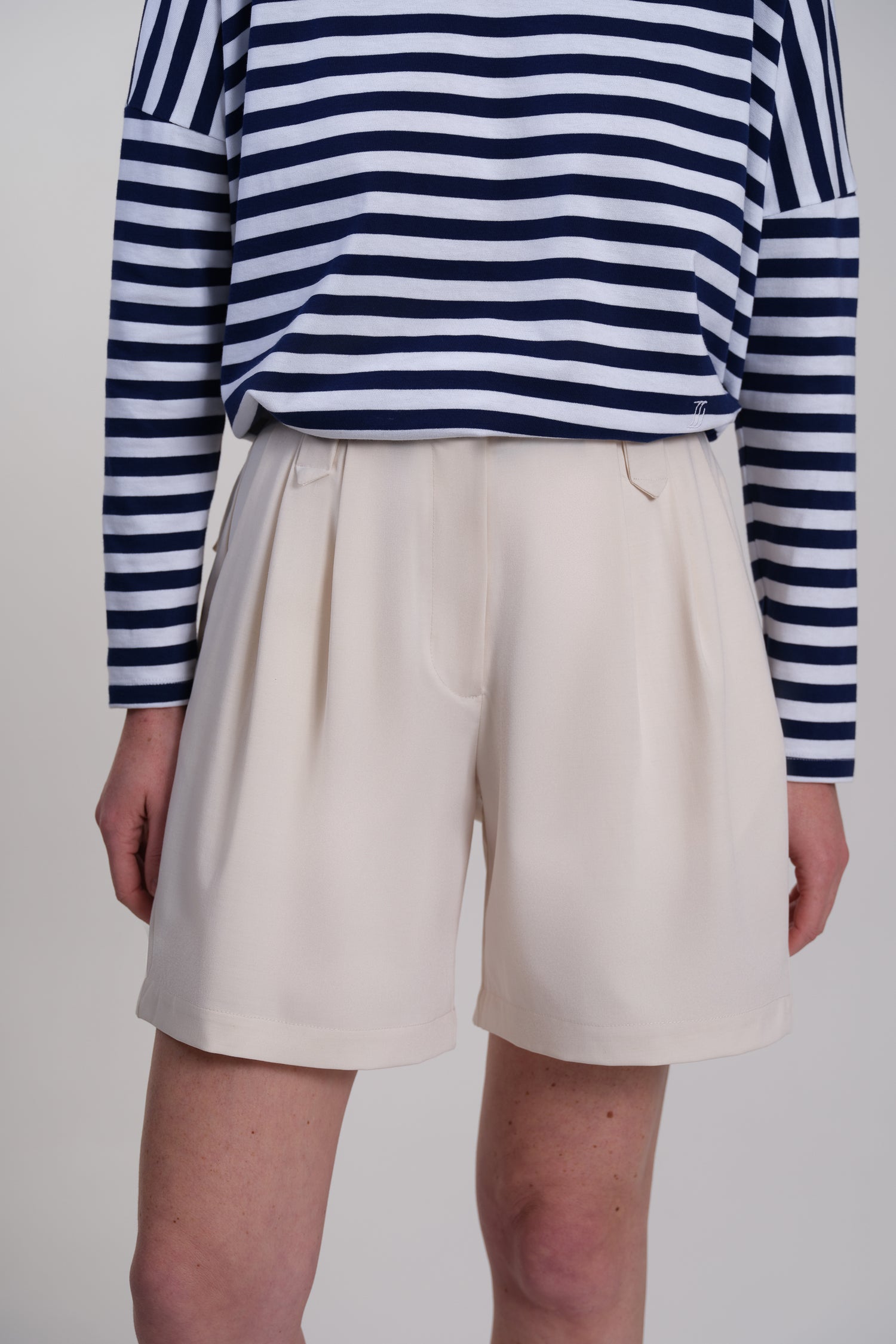 Andrea beige shorts