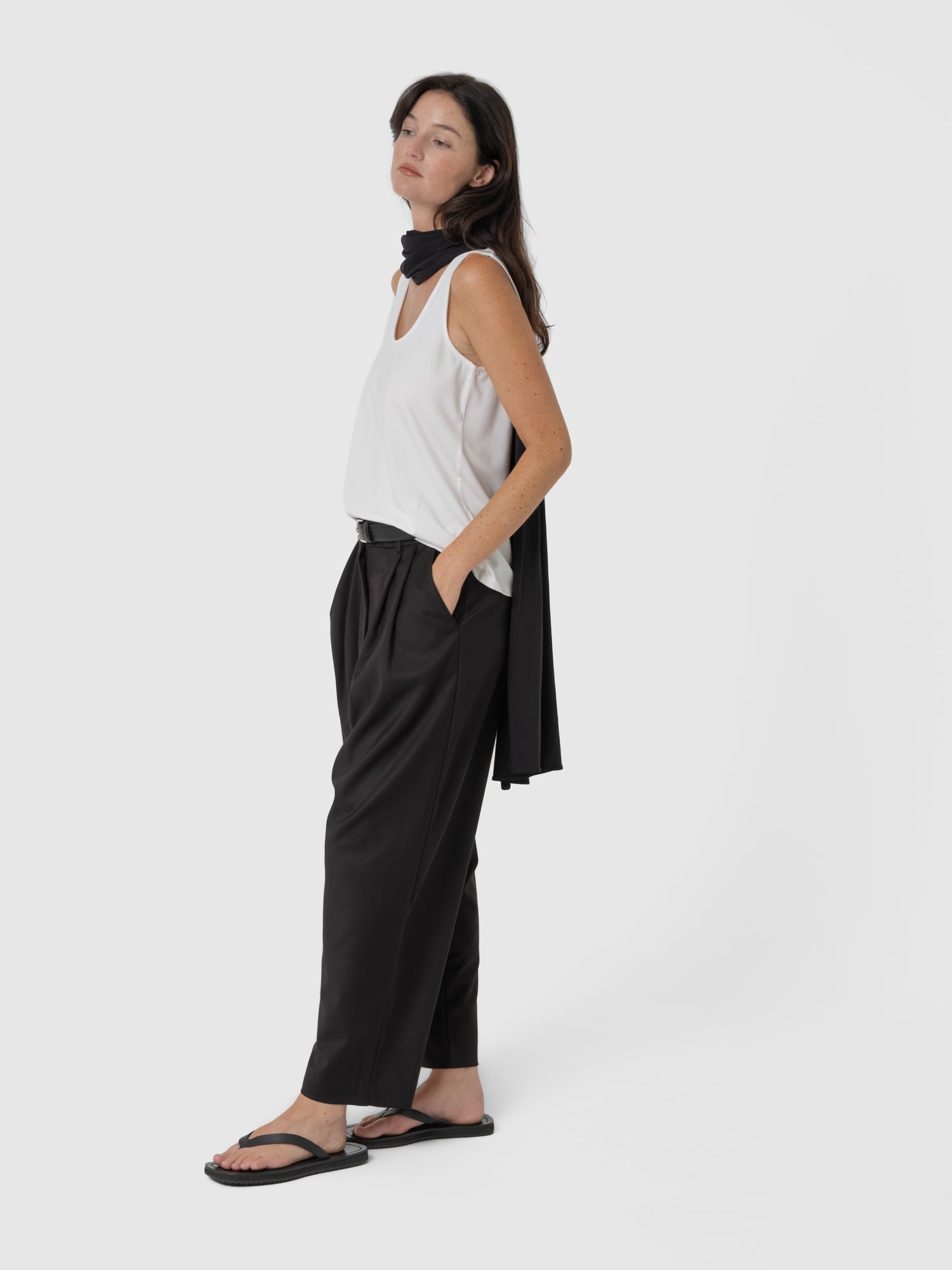 Leo scarf black