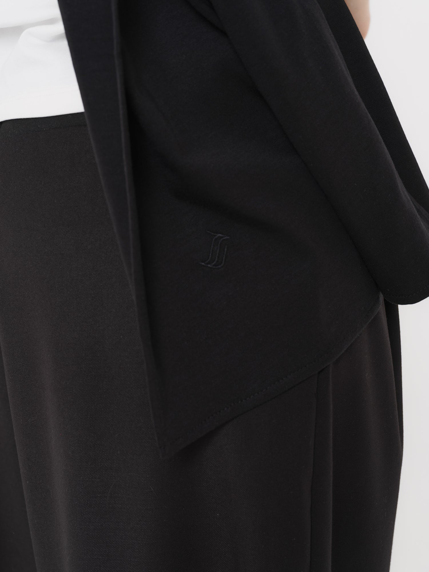 Leo scarf black