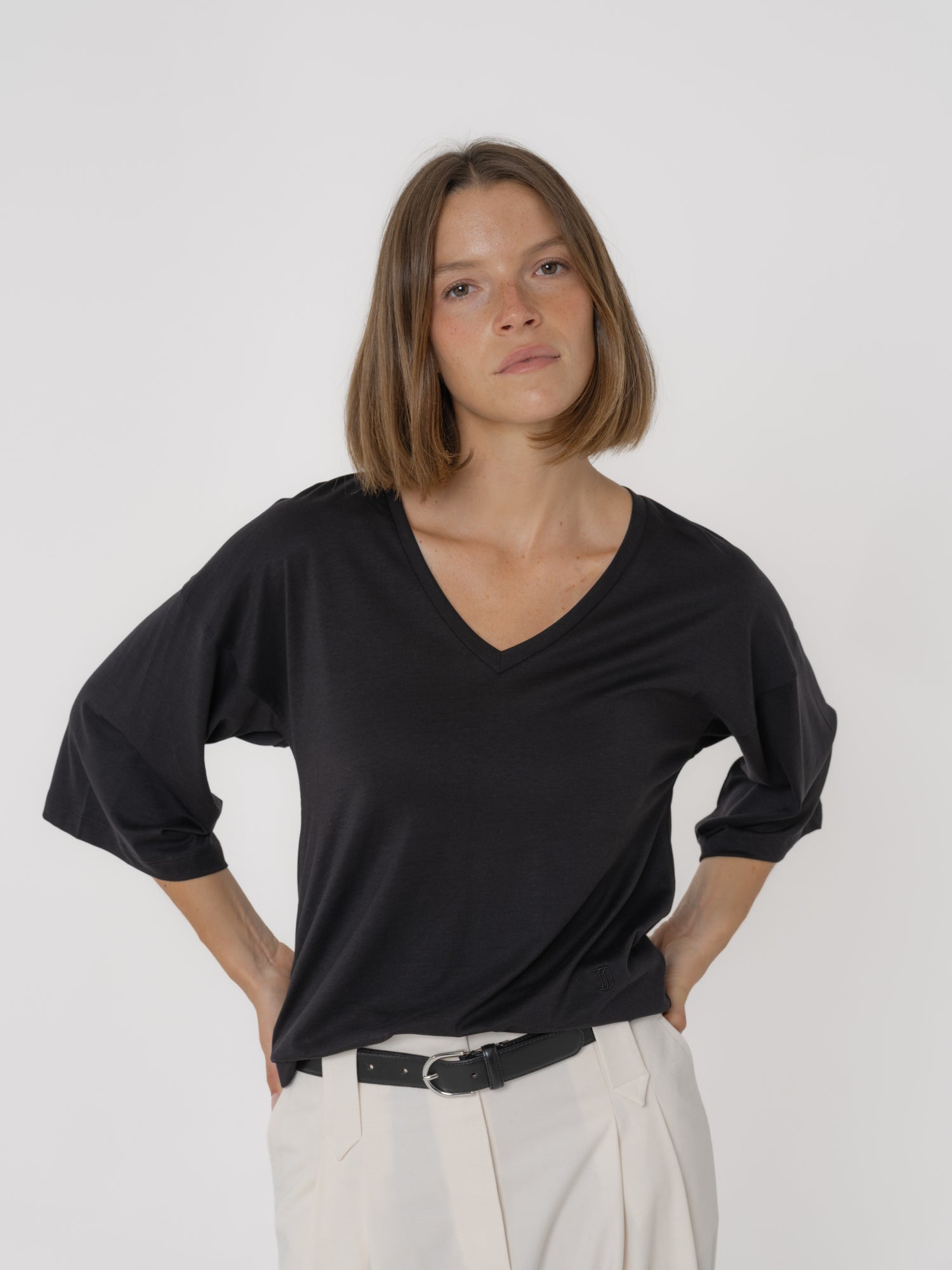 Louise tee black
