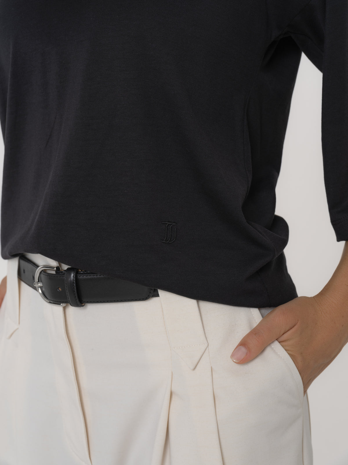Louise tee black