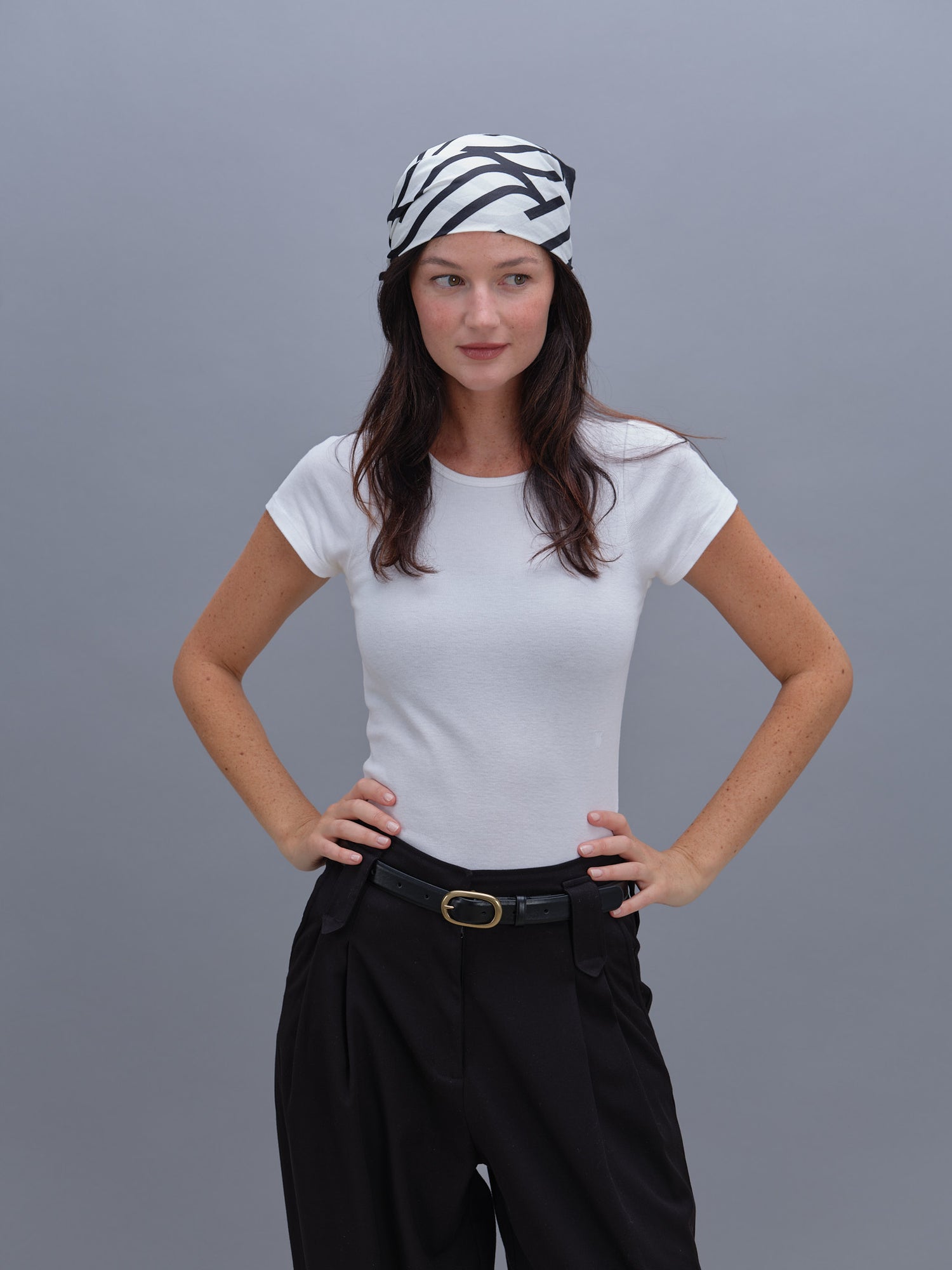 Holly scarf black