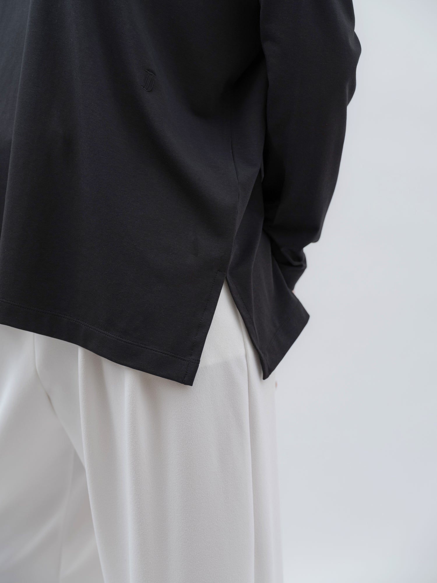 Lou tee black