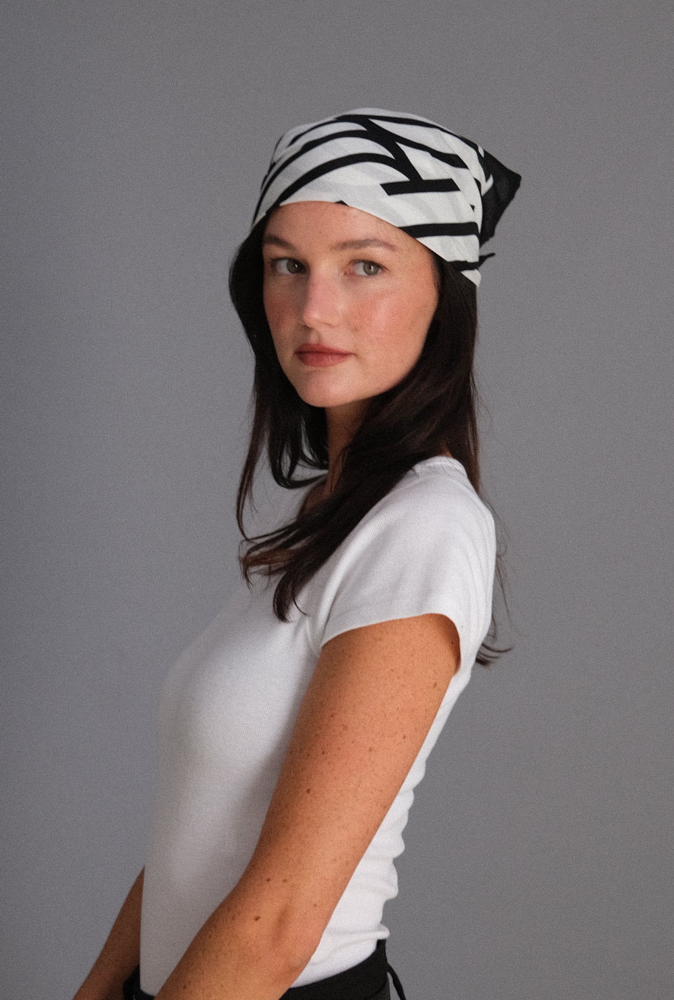 Holly scarf black